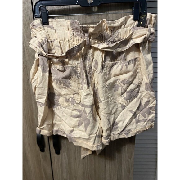 Women Paper bag Floral Shorts With Tie Waist - Picture 4 of 5